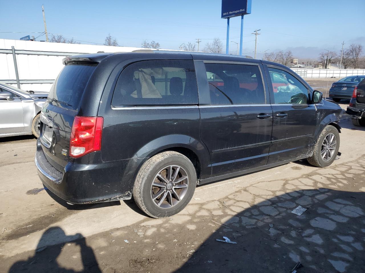 Photo 2 VIN: 2C4RDGCGXHR690709 - DODGE CARAVAN 