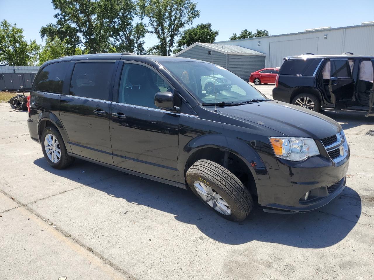 Photo 3 VIN: 2C4RDGCGXJR298559 - DODGE CARAVAN 