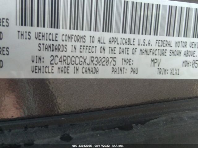 Photo 8 VIN: 2C4RDGCGXJR302075 - DODGE GRAND CARAVAN 