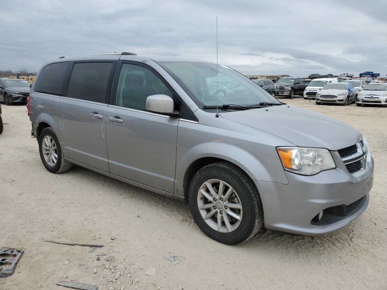 Photo 3 VIN: 2C4RDGCGXJR327817 - DODGE CARAVAN 