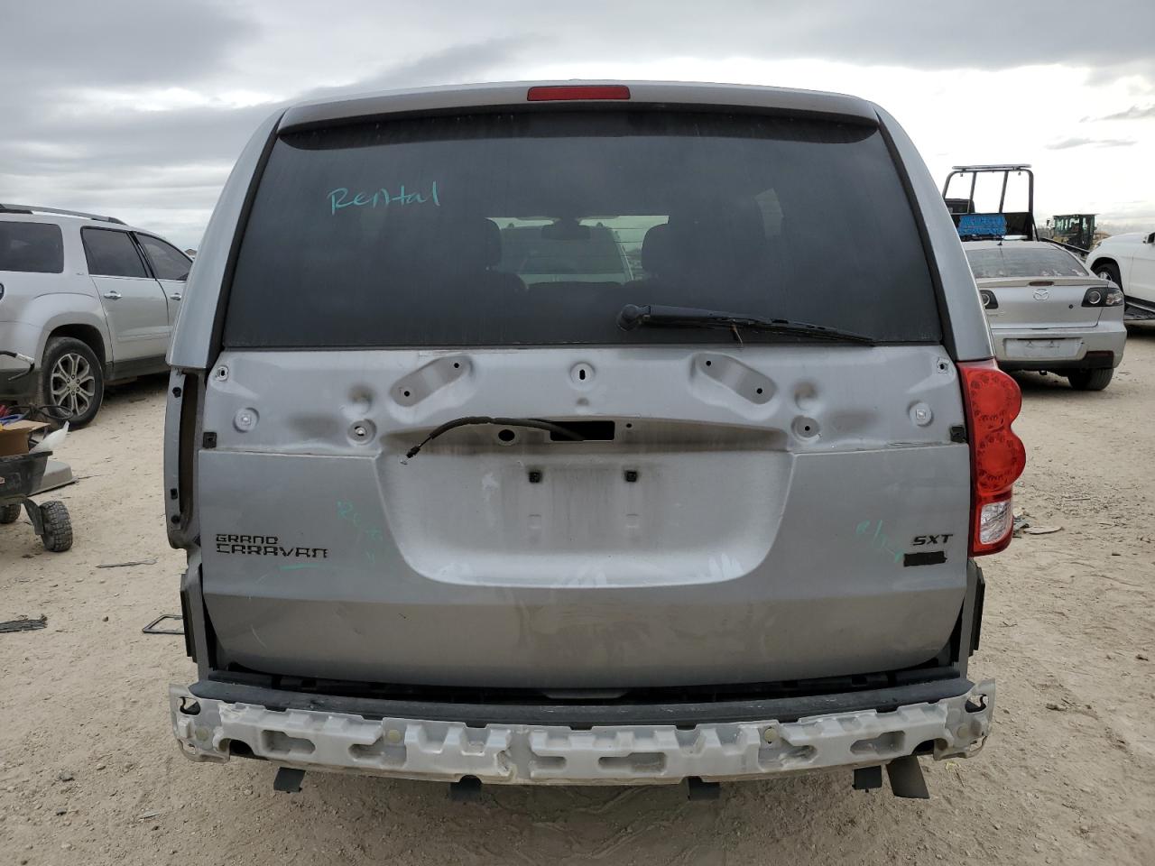 Photo 5 VIN: 2C4RDGCGXJR327817 - DODGE CARAVAN 