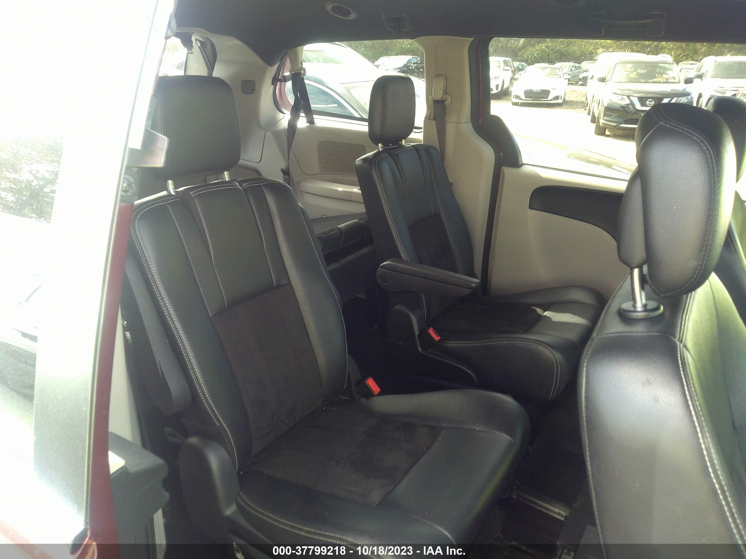 Photo 7 VIN: 2C4RDGCGXKR783799 - DODGE CARAVAN 