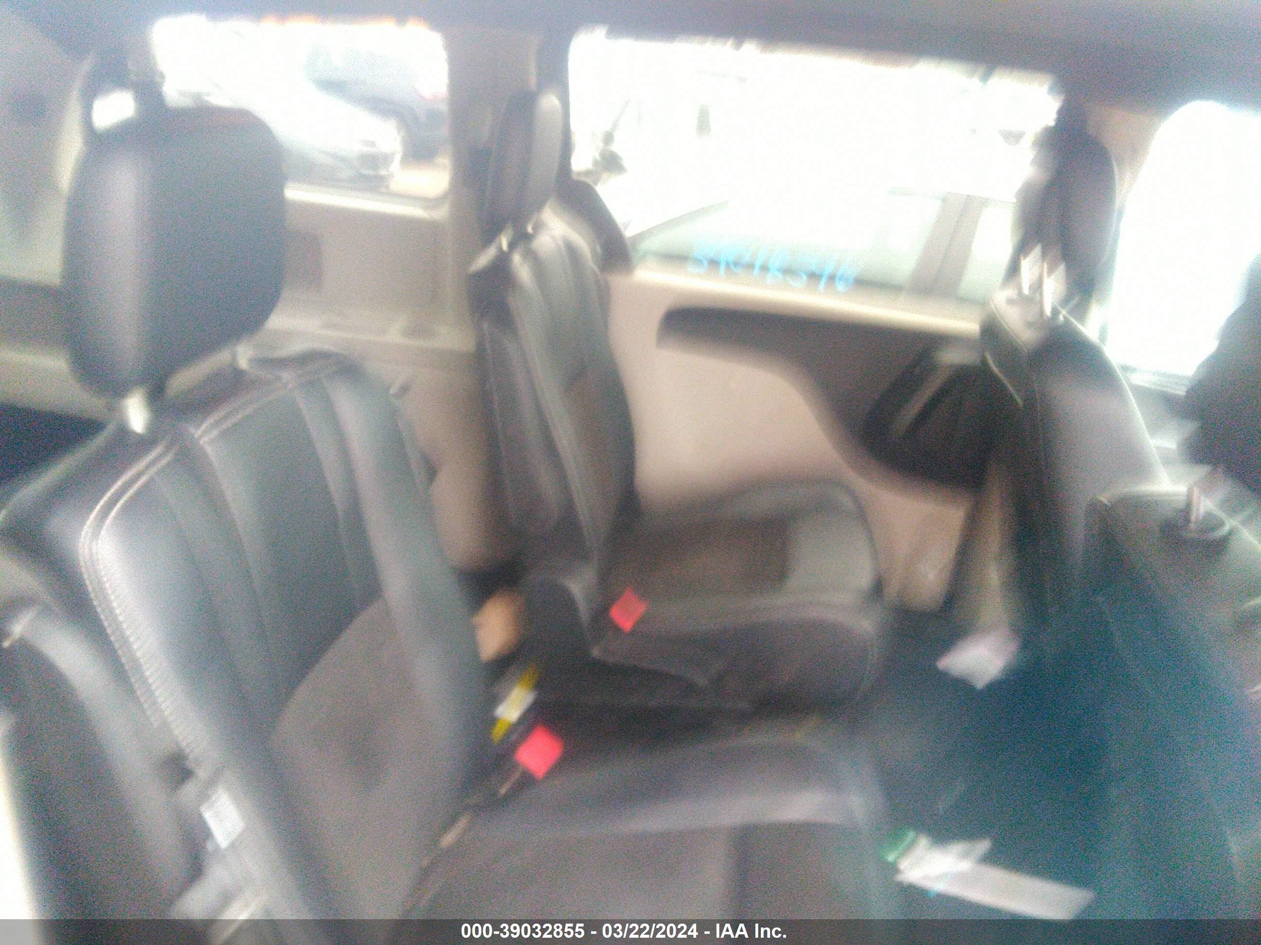 Photo 7 VIN: 2C4RDGCGXKR802870 - DODGE CARAVAN 