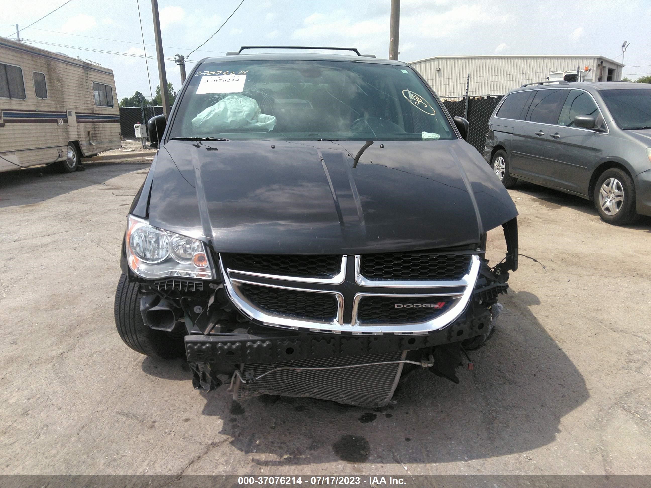 Photo 11 VIN: 2C4RDGCGXLR175038 - DODGE CARAVAN 