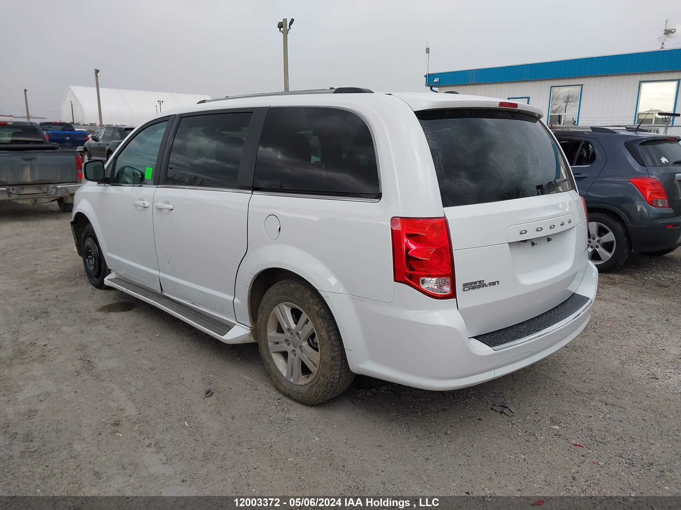 Photo 2 VIN: 2C4RDGDG1KR669057 - DODGE CARAVAN 