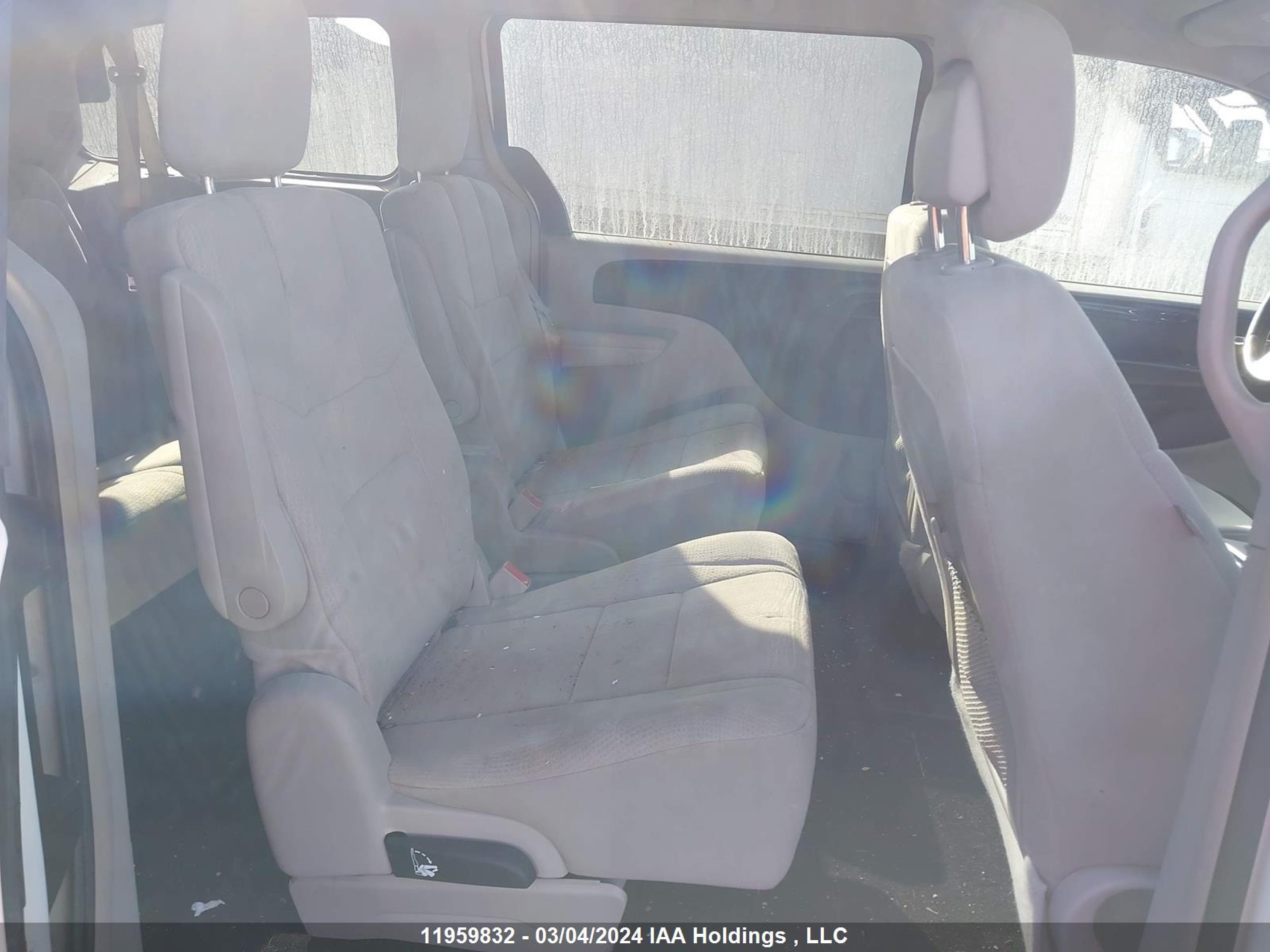 Photo 7 VIN: 2C4RDGDG3CR217726 - DODGE CARAVAN 