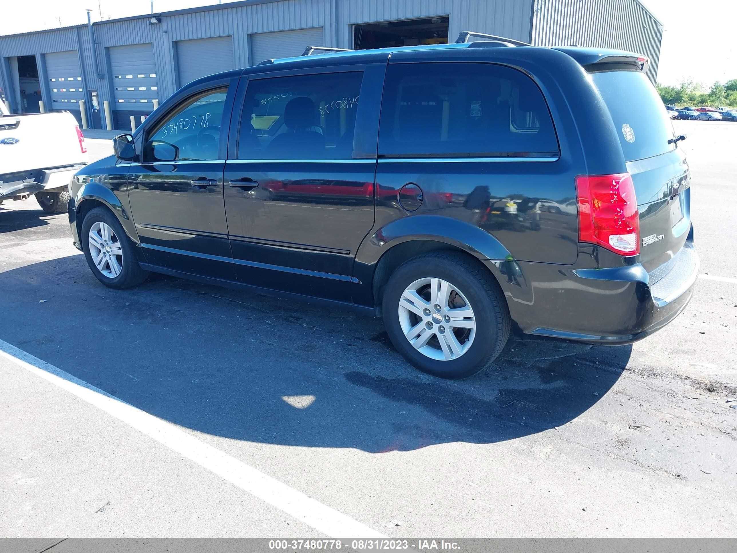 Photo 2 VIN: 2C4RDGDG4DR532715 - DODGE CARAVAN 