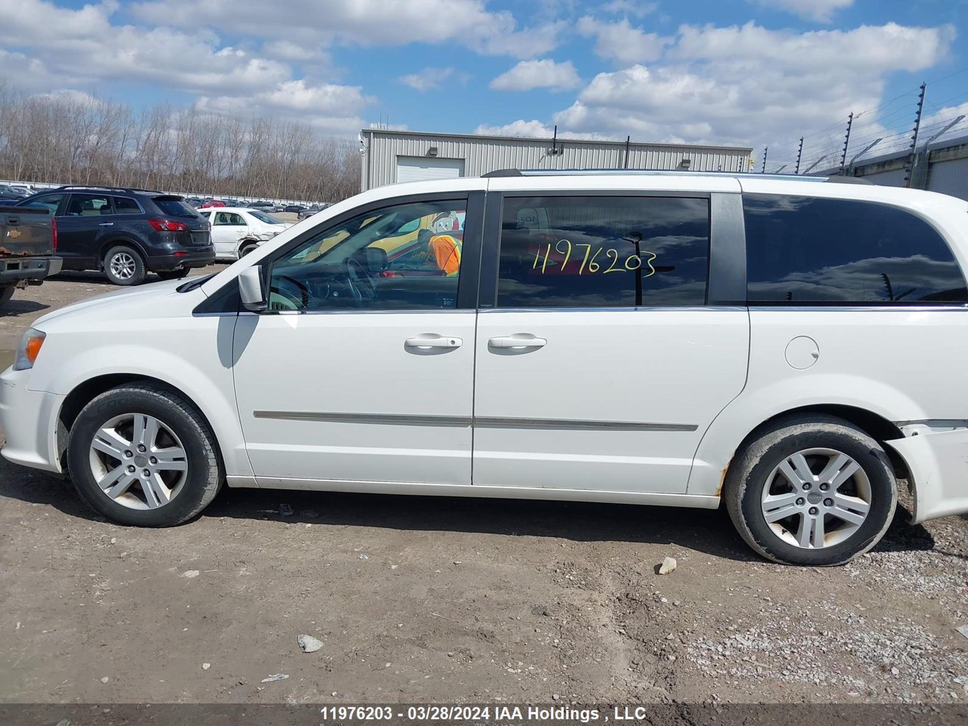 Photo 13 VIN: 2C4RDGDG5DR729263 - DODGE CARAVAN 