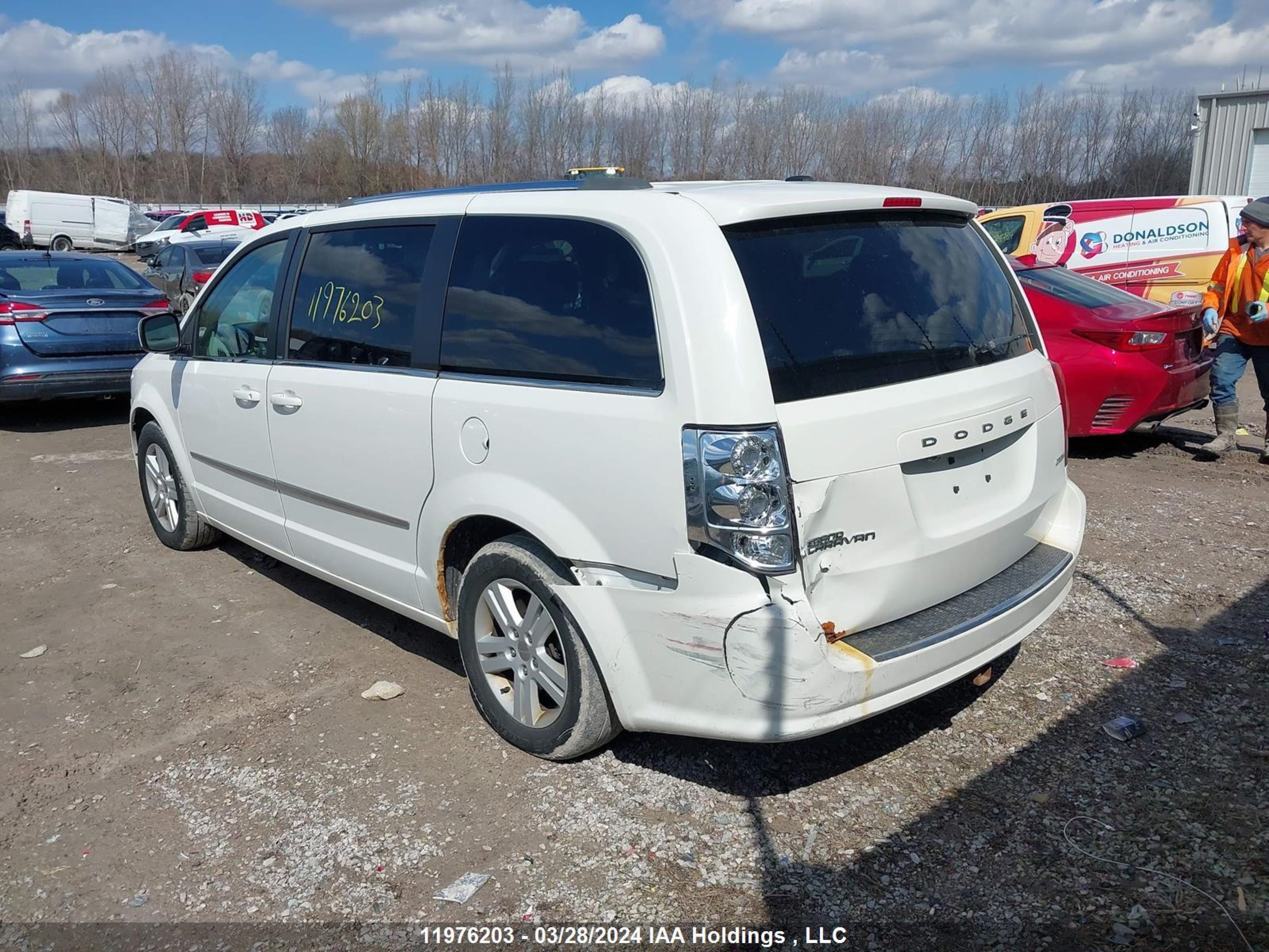 Photo 2 VIN: 2C4RDGDG5DR729263 - DODGE CARAVAN 