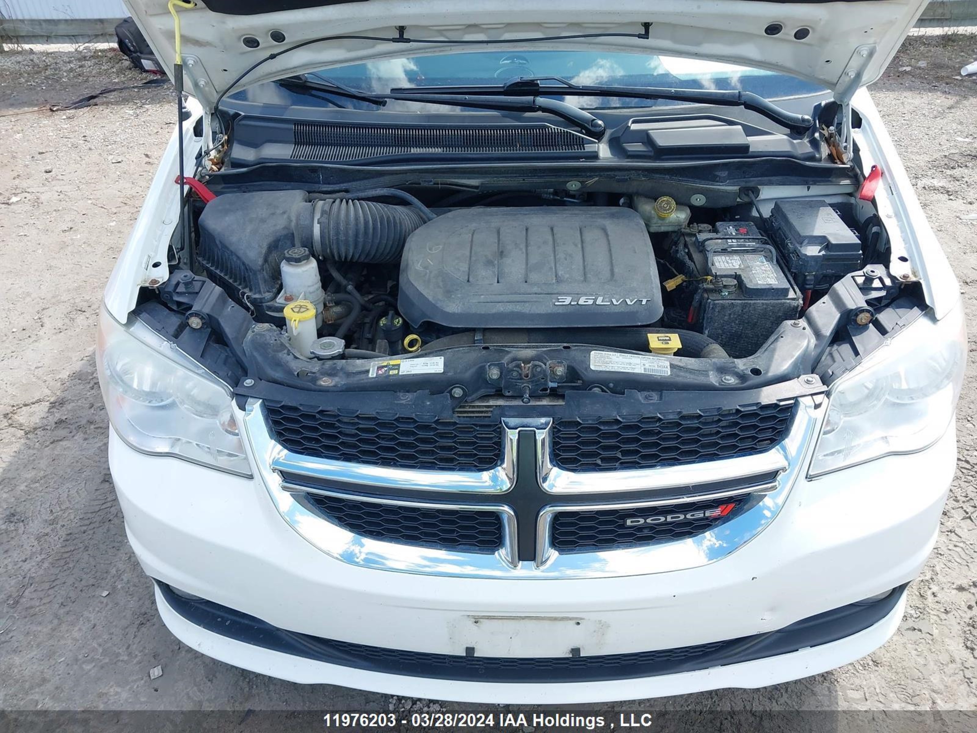 Photo 9 VIN: 2C4RDGDG5DR729263 - DODGE CARAVAN 