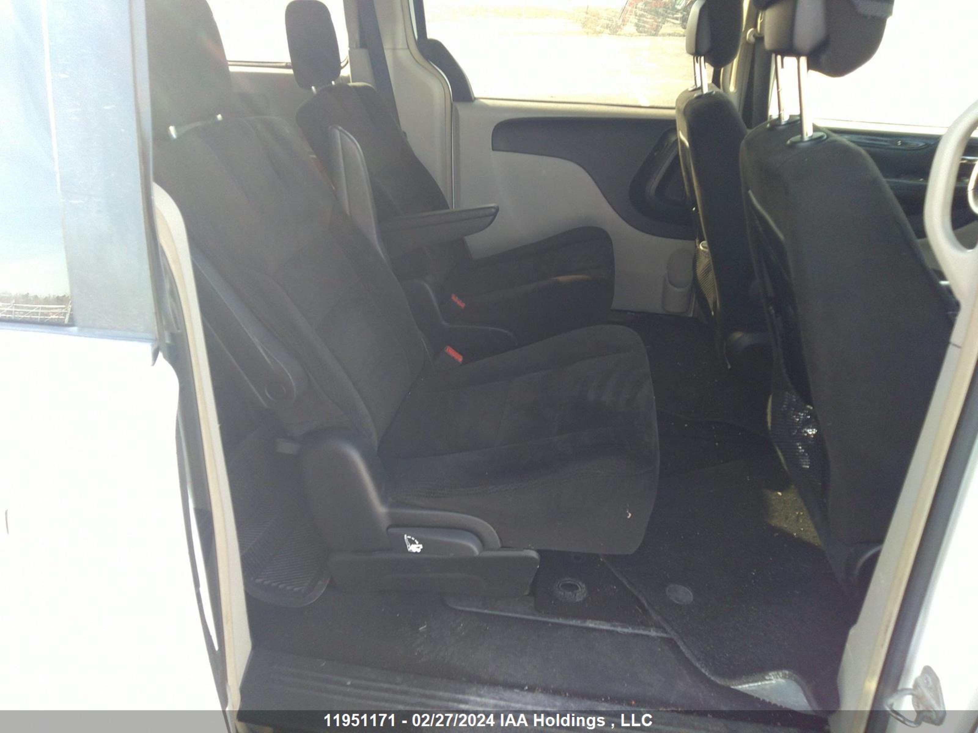 Photo 7 VIN: 2C4RDGDG5GR377385 - DODGE CARAVAN 