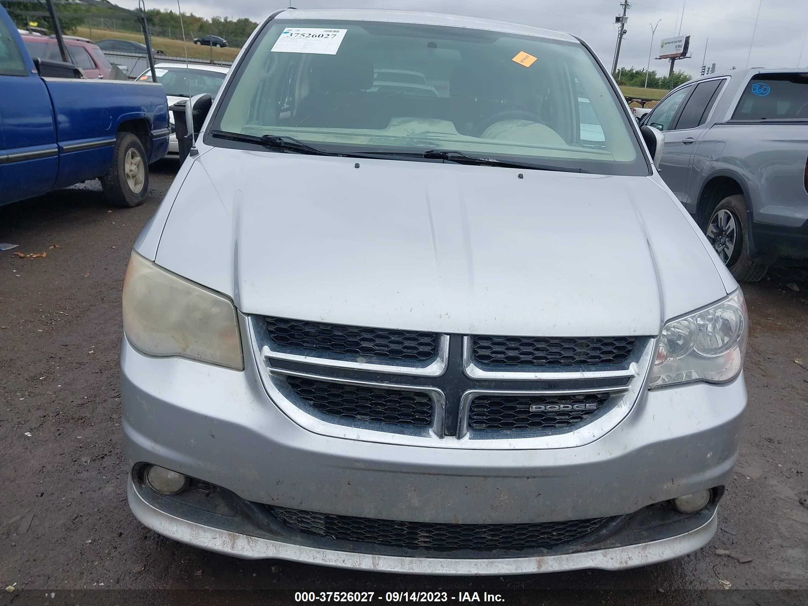 Photo 11 VIN: 2C4RDGDG6CR108483 - DODGE CARAVAN 