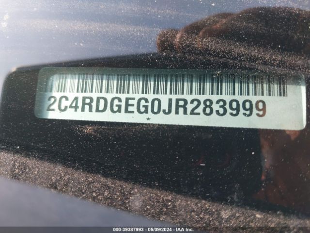 Photo 8 VIN: 2C4RDGEG0JR283999 - DODGE GRAND CARAVAN 