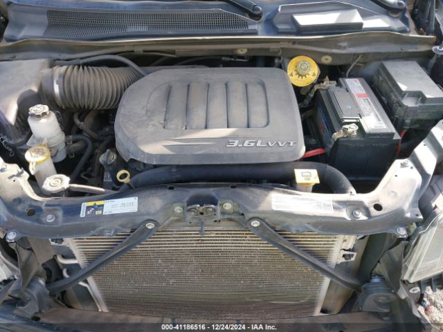 Photo 9 VIN: 2C4RDGEG0JR343408 - DODGE GRAND CARAVAN 