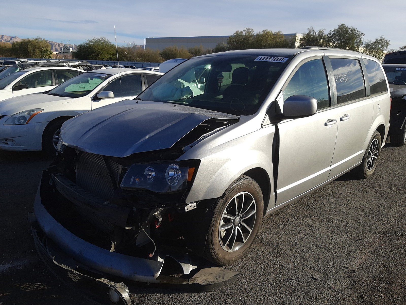 Photo 1 VIN: 2C4RDGEG0JR345806 - DODGE GRAND CARA 