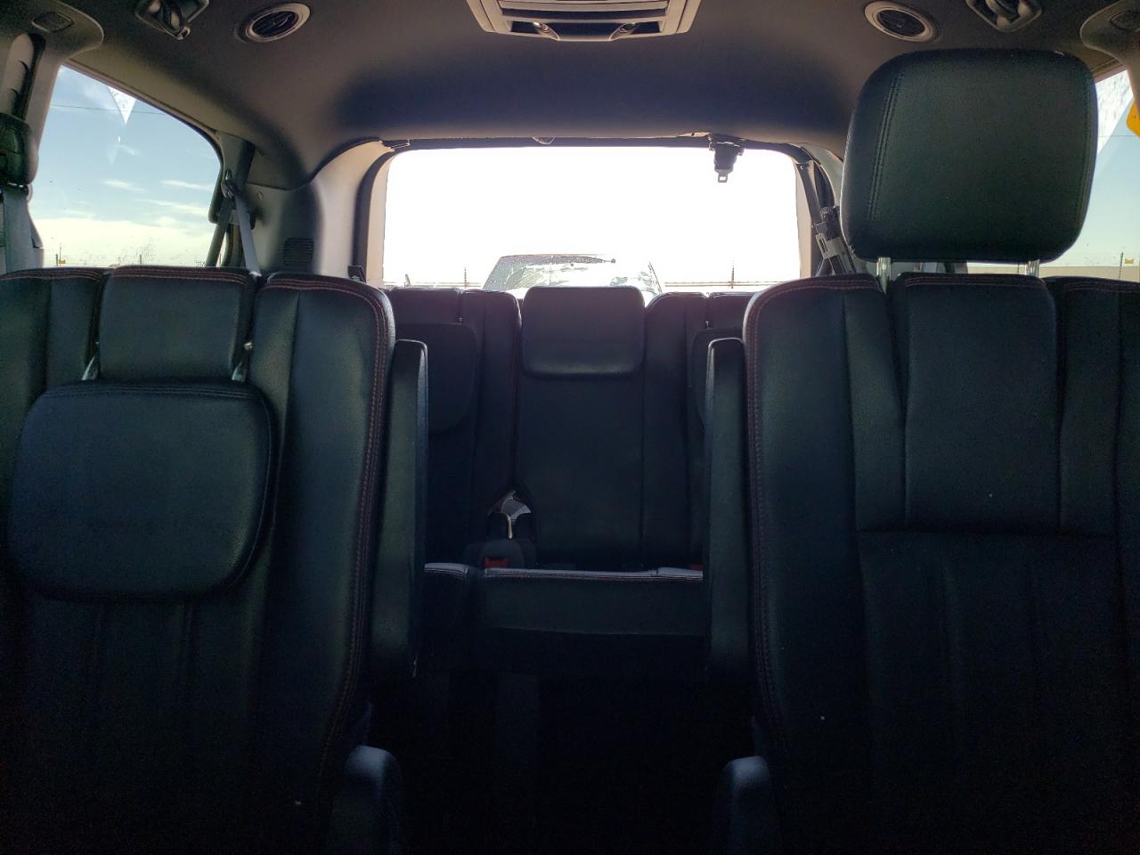 Photo 9 VIN: 2C4RDGEG0KR556537 - DODGE CARAVAN 