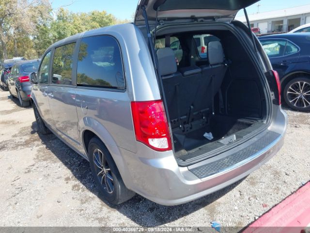 Photo 2 VIN: 2C4RDGEG1JR140446 - DODGE GRAND CARAVAN 