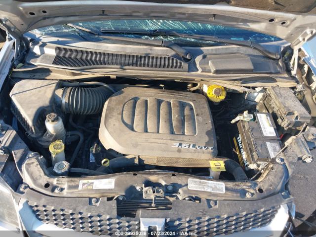 Photo 9 VIN: 2C4RDGEG1JR175844 - DODGE GRAND CARAVAN 