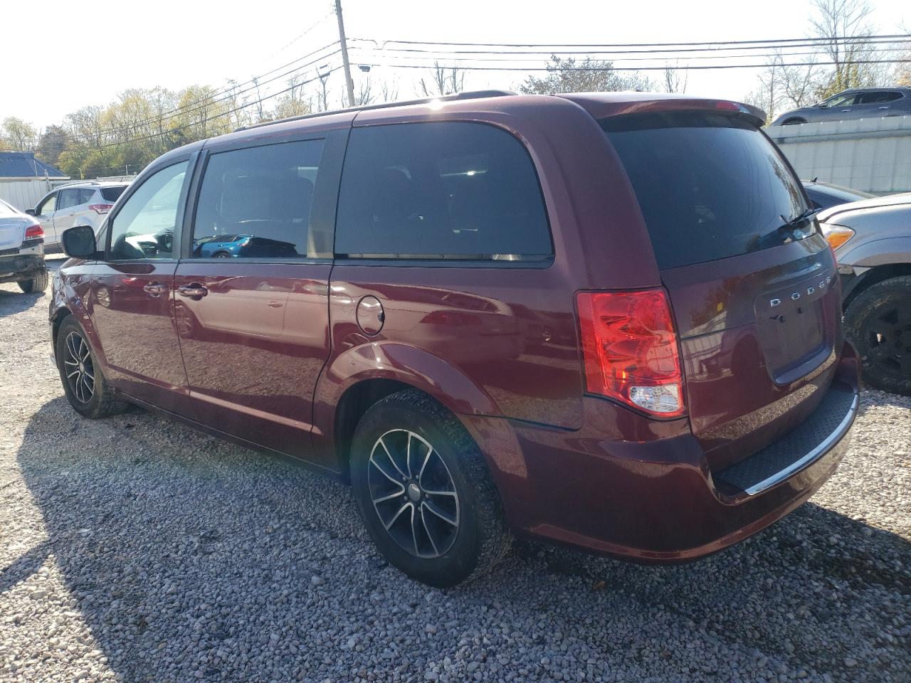 Photo 1 VIN: 2C4RDGEG1JR240322 - DODGE CARAVAN 