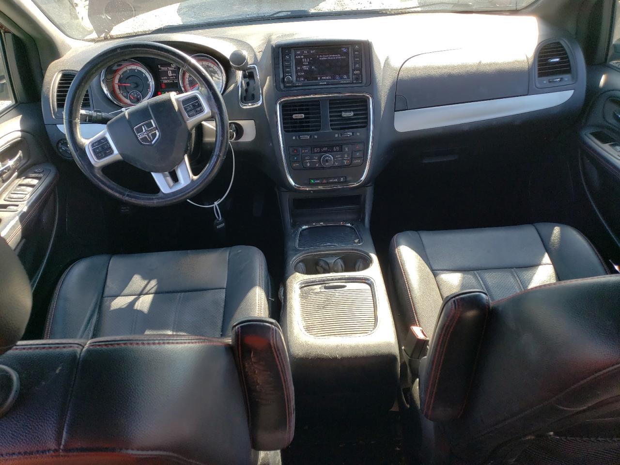 Photo 7 VIN: 2C4RDGEG1JR240322 - DODGE CARAVAN 