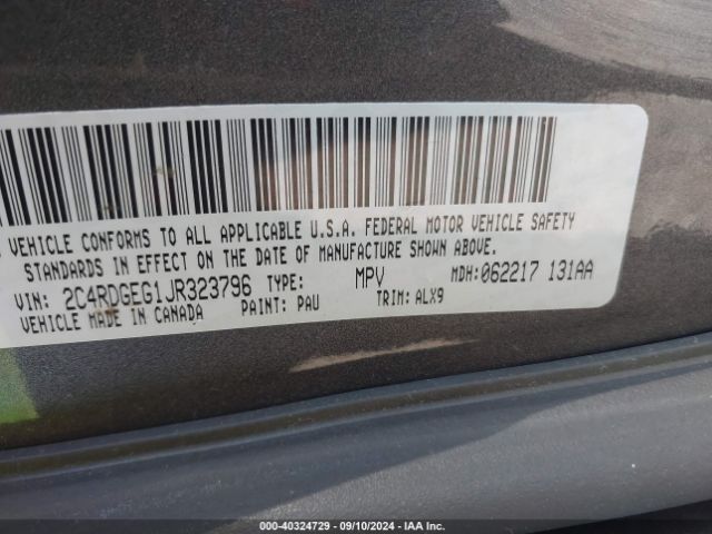 Photo 8 VIN: 2C4RDGEG1JR323796 - DODGE GRAND CARAVAN 