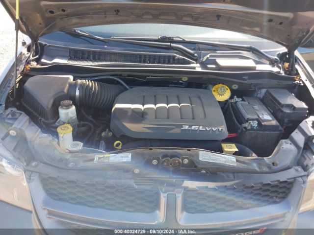 Photo 9 VIN: 2C4RDGEG1JR323796 - DODGE GRAND CARAVAN 