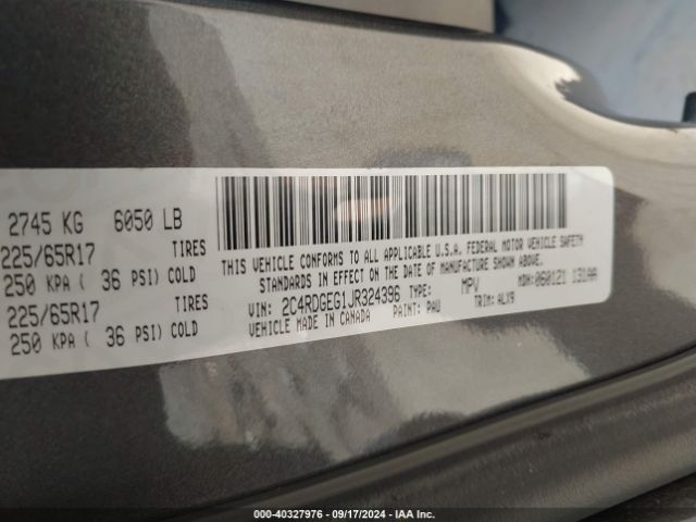 Photo 8 VIN: 2C4RDGEG1JR324396 - DODGE GRAND CARAVAN 