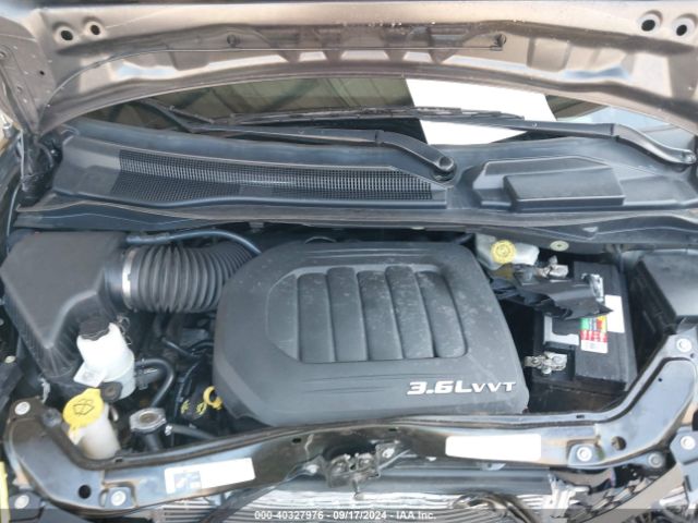 Photo 9 VIN: 2C4RDGEG1JR324396 - DODGE GRAND CARAVAN 