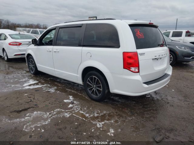 Photo 2 VIN: 2C4RDGEG1JR335267 - DODGE GRAND CARAVAN 