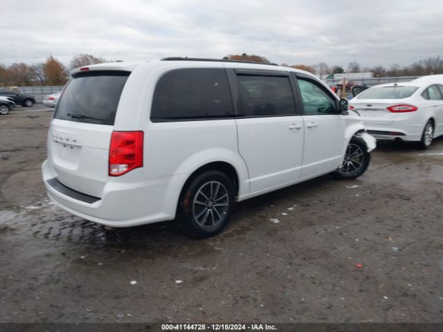 Photo 3 VIN: 2C4RDGEG1JR335267 - DODGE GRAND CARAVAN 