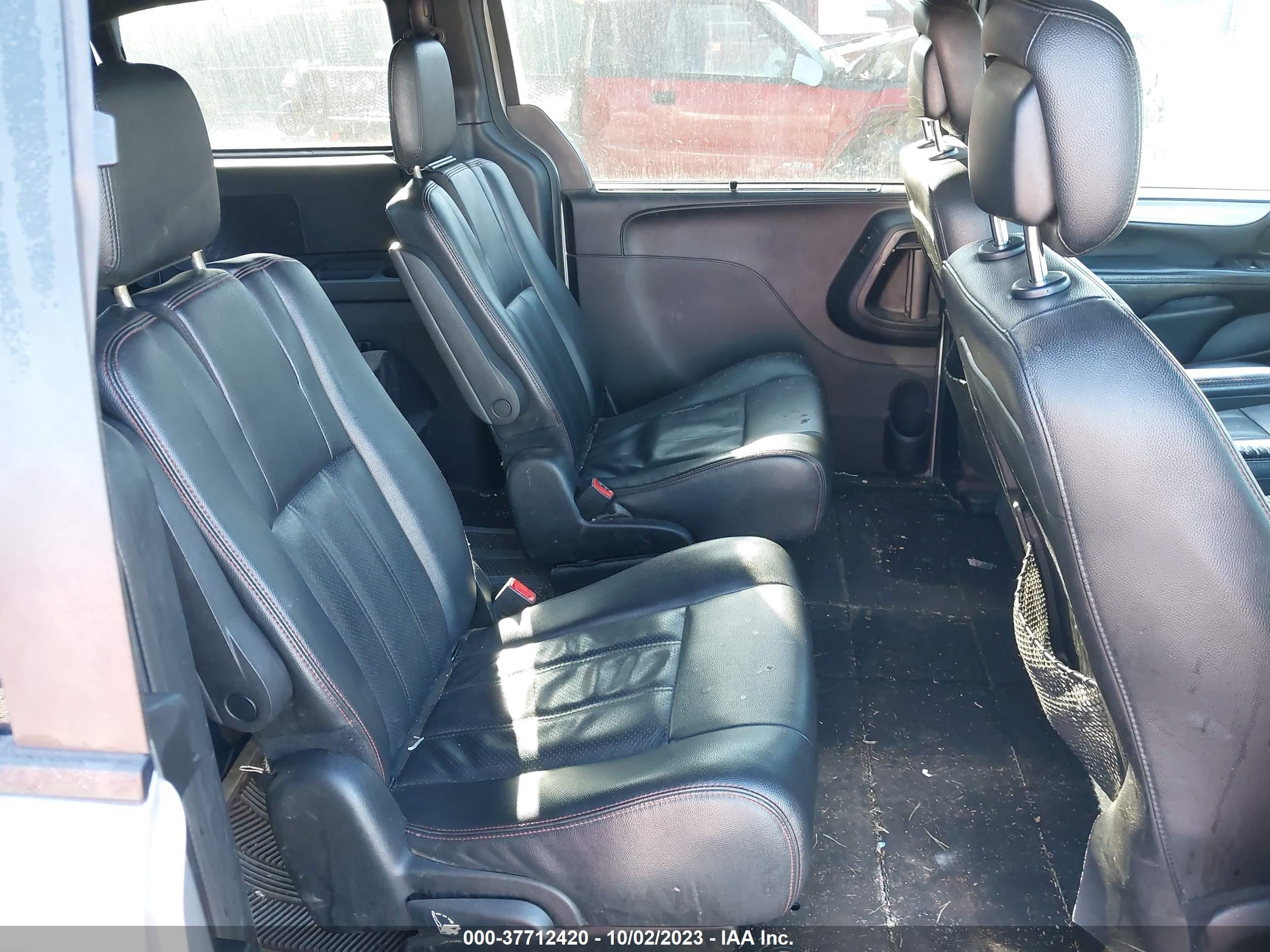 Photo 7 VIN: 2C4RDGEG1JR338900 - DODGE CARAVAN 