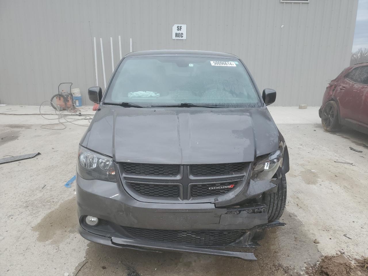 Photo 4 VIN: 2C4RDGEG1KR640947 - DODGE CARAVAN 