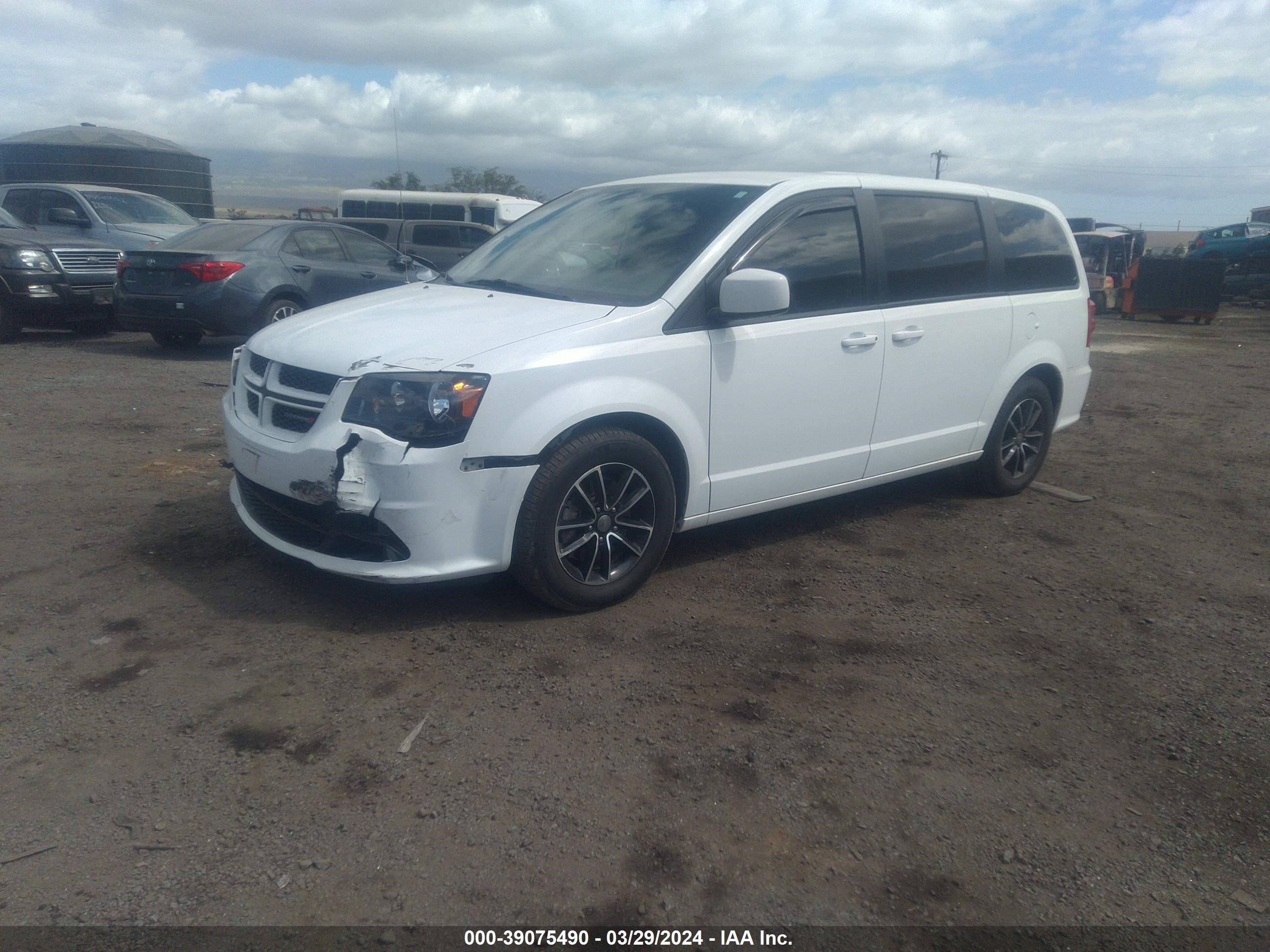 Photo 1 VIN: 2C4RDGEG2JR189462 - DODGE CARAVAN 