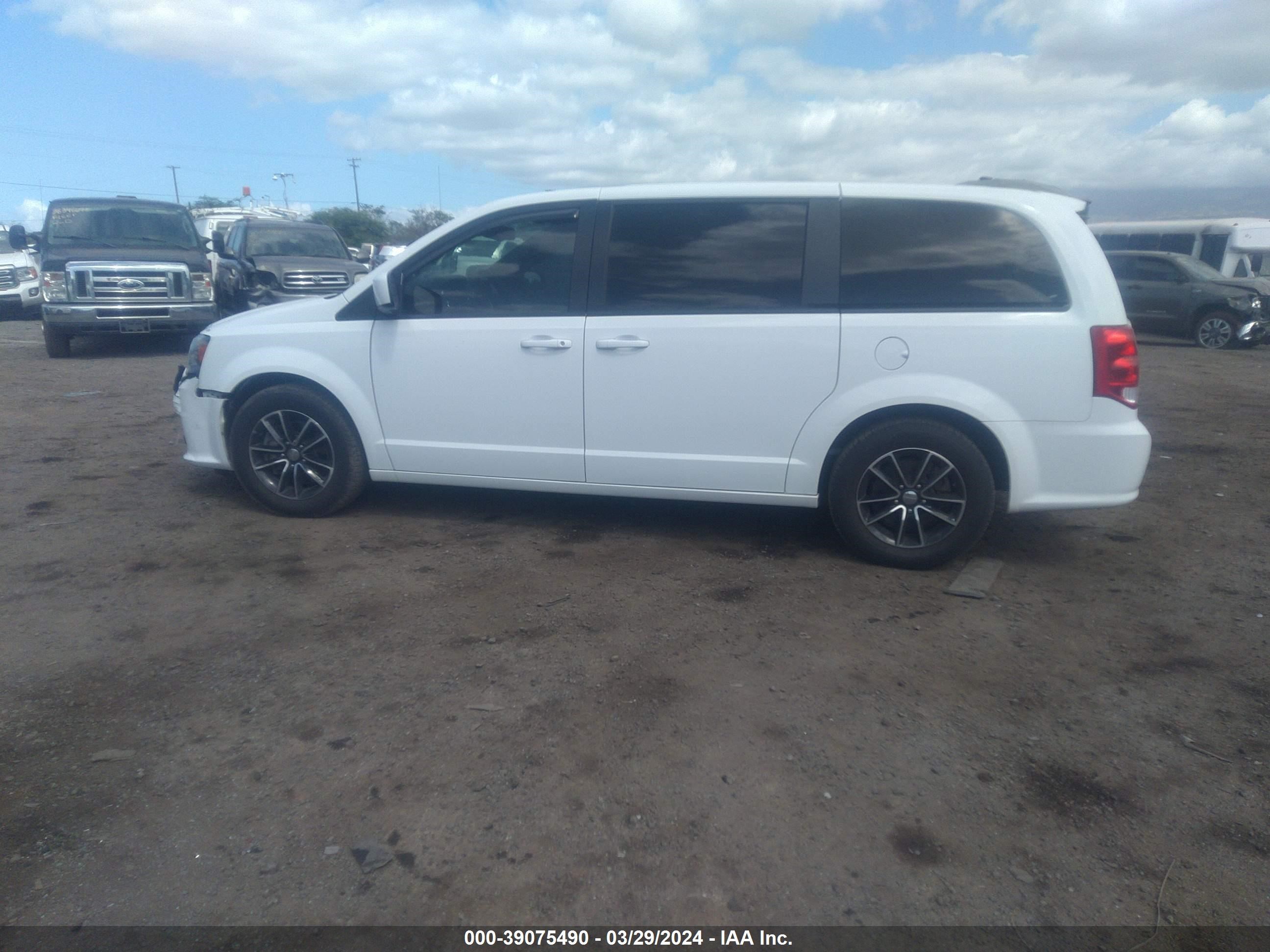 Photo 13 VIN: 2C4RDGEG2JR189462 - DODGE CARAVAN 