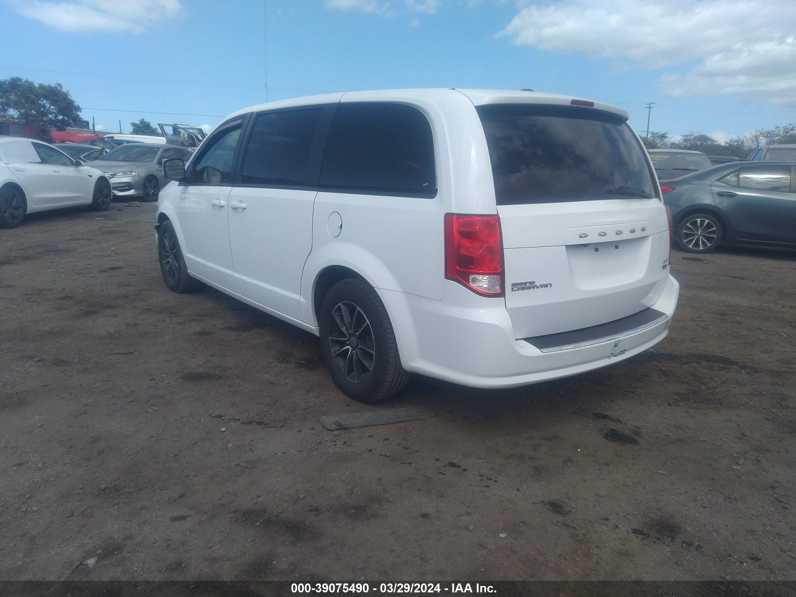 Photo 2 VIN: 2C4RDGEG2JR189462 - DODGE CARAVAN 