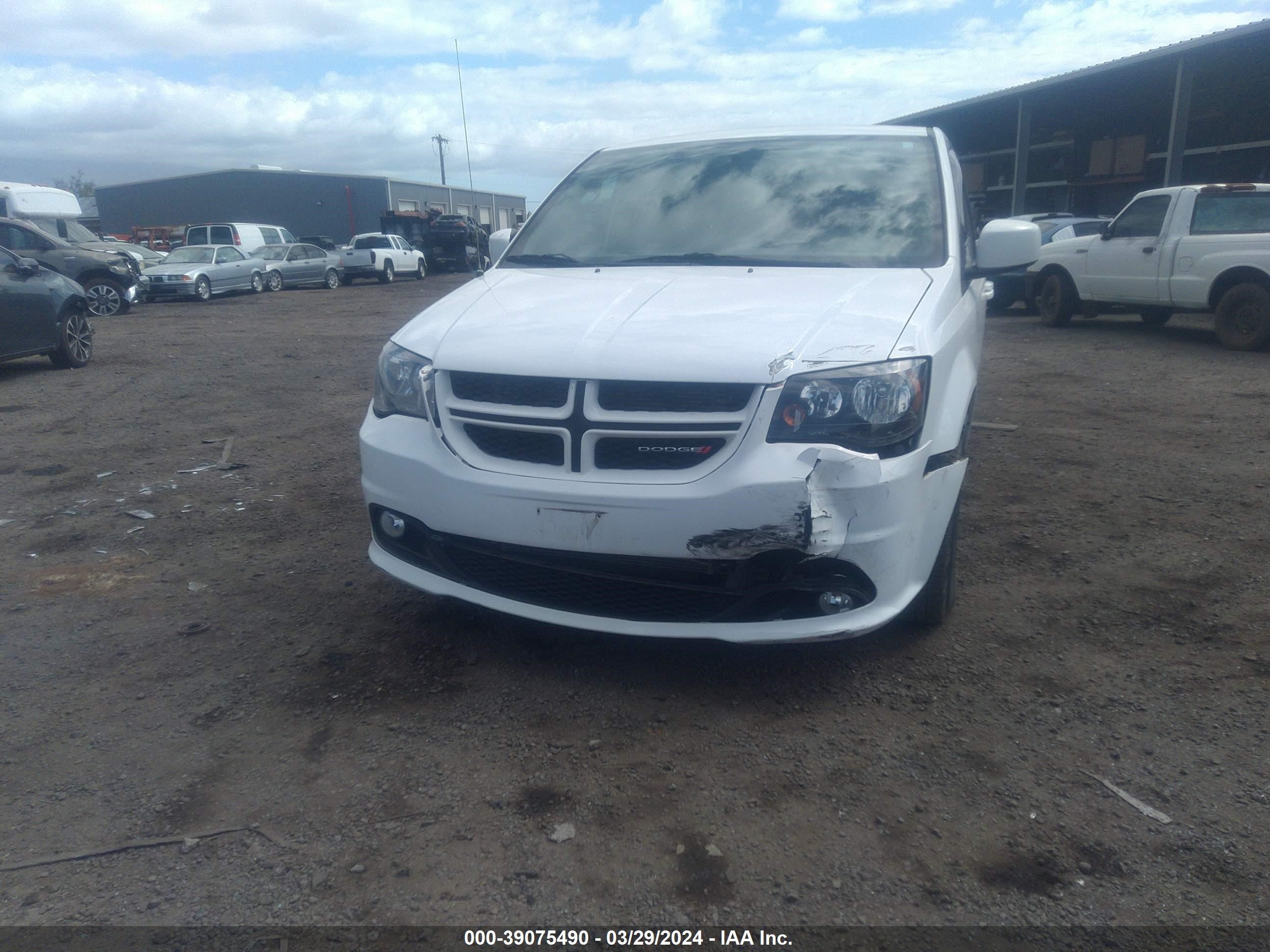 Photo 5 VIN: 2C4RDGEG2JR189462 - DODGE CARAVAN 