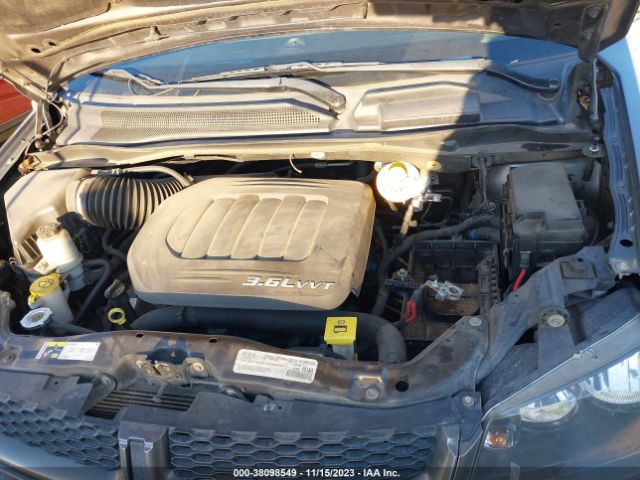 Photo 9 VIN: 2C4RDGEG2JR205160 - DODGE GRAND CARAVAN 