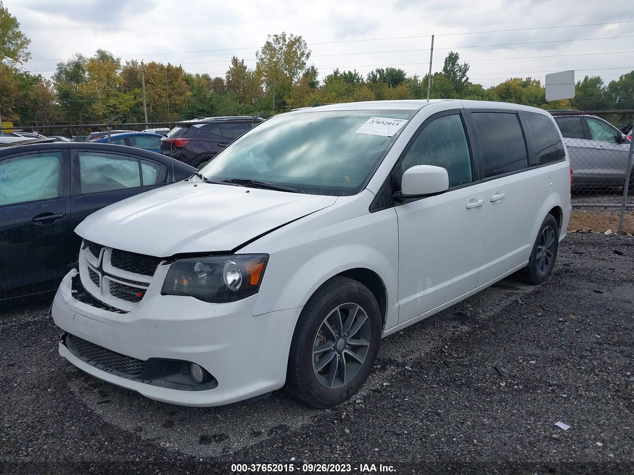 Photo 1 VIN: 2C4RDGEG2JR214912 - DODGE CARAVAN 