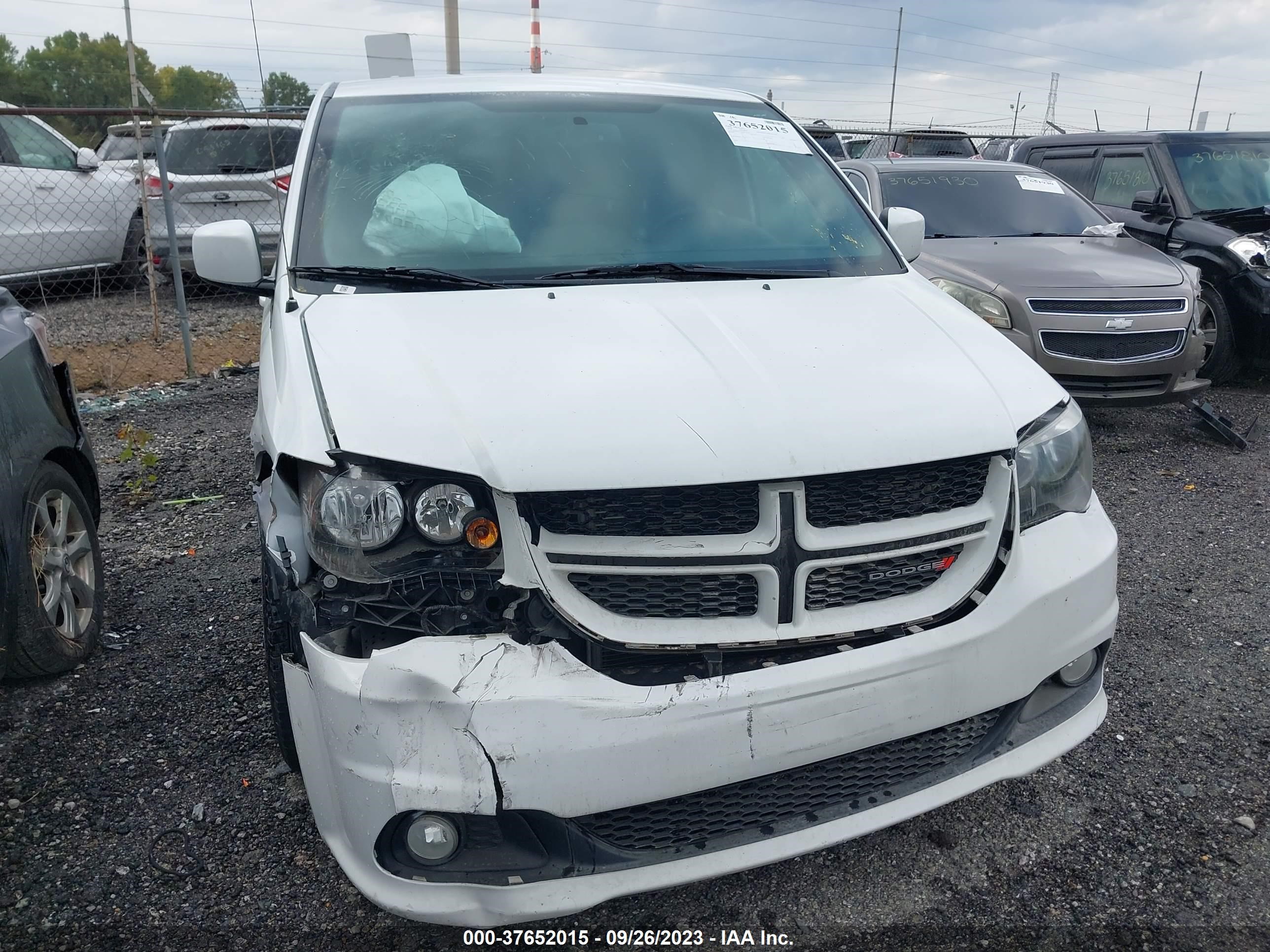 Photo 5 VIN: 2C4RDGEG2JR214912 - DODGE CARAVAN 