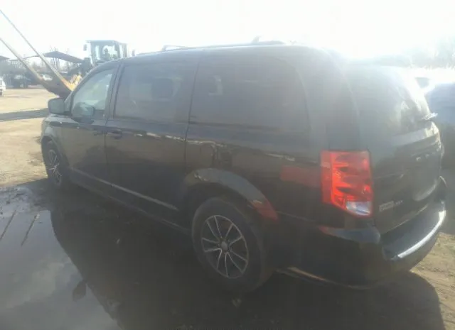 Photo 2 VIN: 2C4RDGEG2JR284040 - DODGE GRAND CARAVAN 