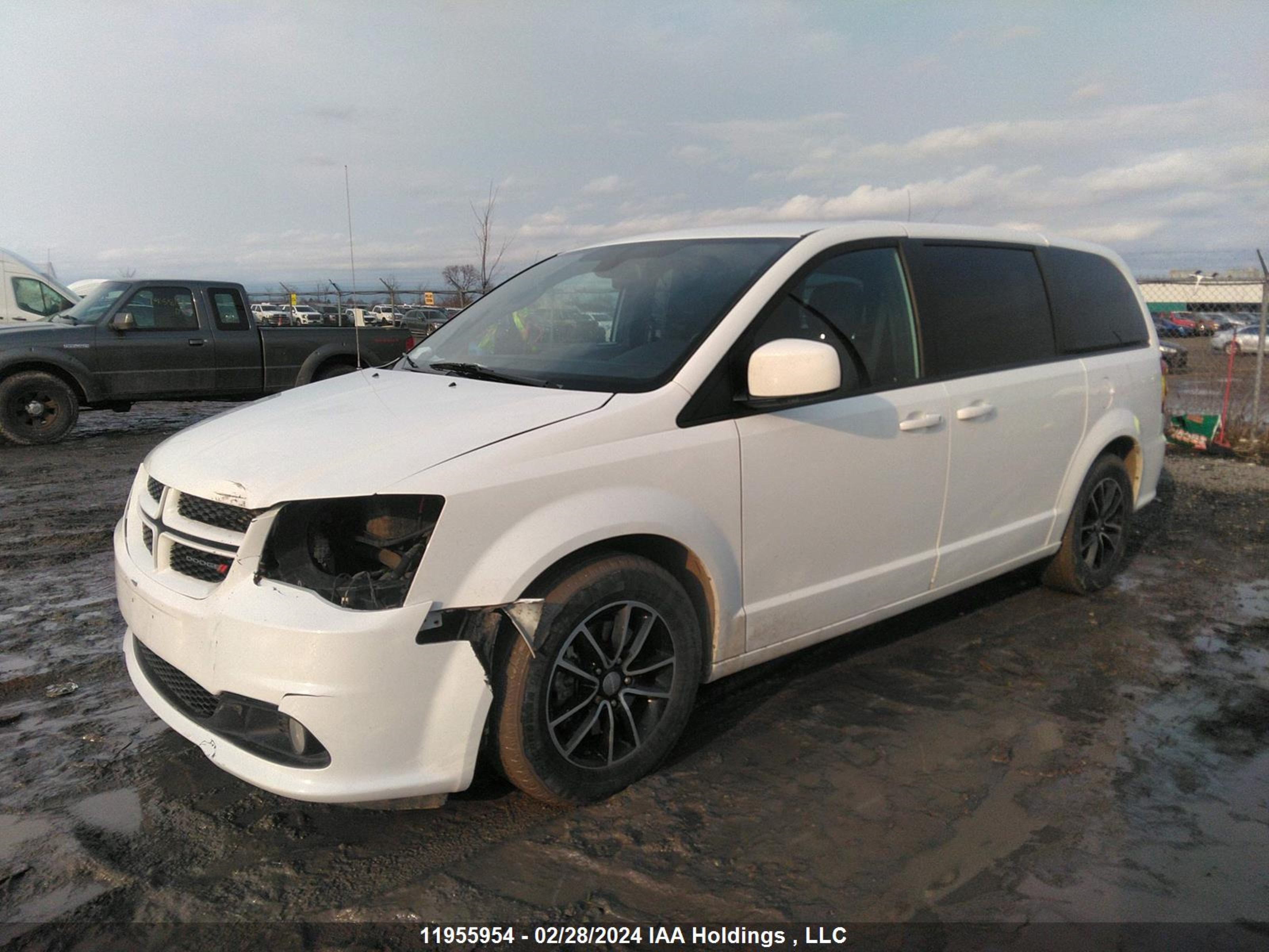 Photo 1 VIN: 2C4RDGEG2JR313522 - DODGE CARAVAN 