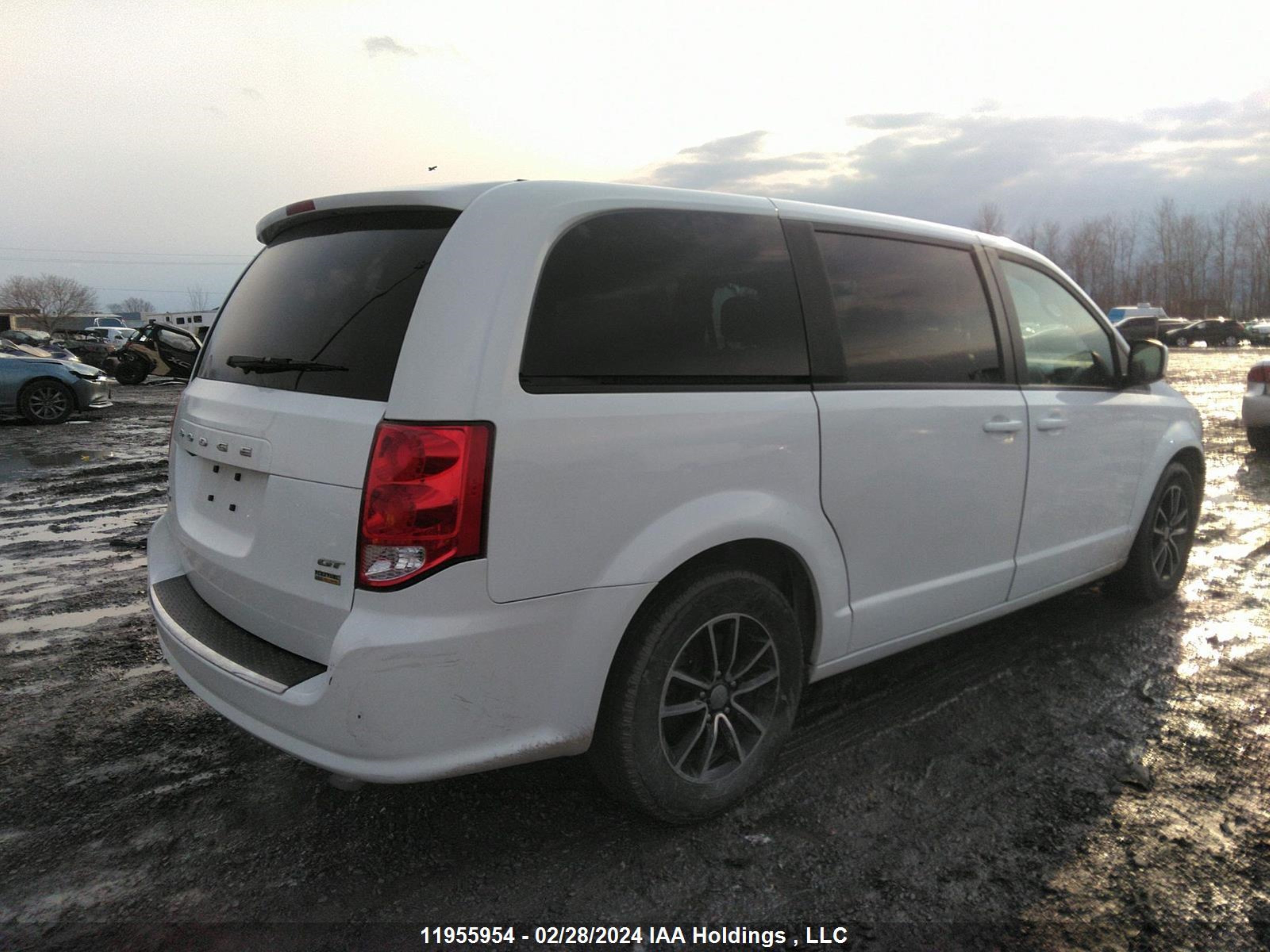 Photo 3 VIN: 2C4RDGEG2JR313522 - DODGE CARAVAN 