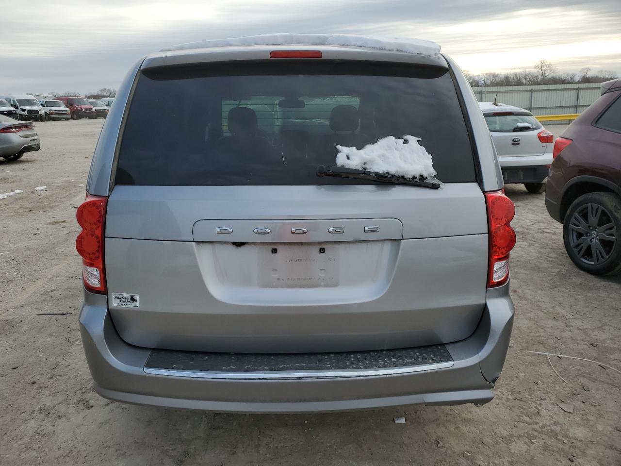 Photo 5 VIN: 2C4RDGEG2KR606385 - DODGE CARAVAN 