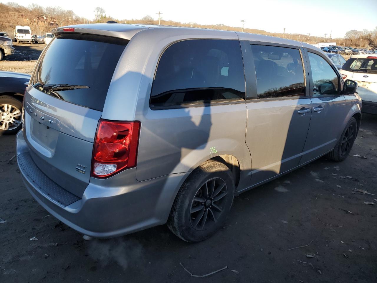 Photo 2 VIN: 2C4RDGEG2KR637054 - DODGE CARAVAN 