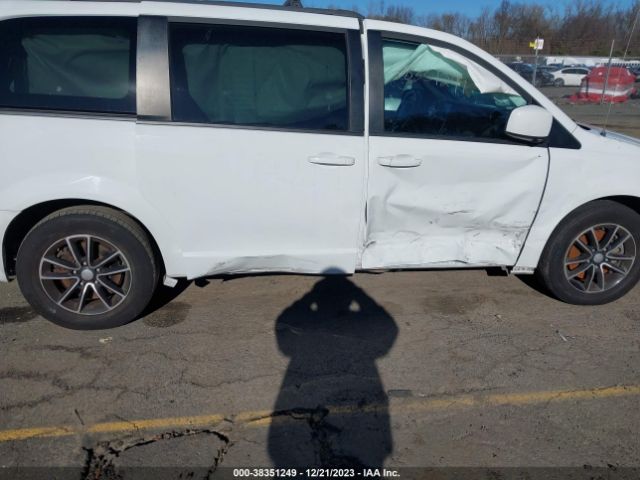 Photo 5 VIN: 2C4RDGEG2KR660060 - DODGE GRAND CARAVAN 