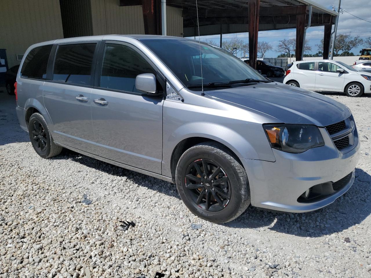 Photo 3 VIN: 2C4RDGEG2KR768758 - DODGE CARAVAN 