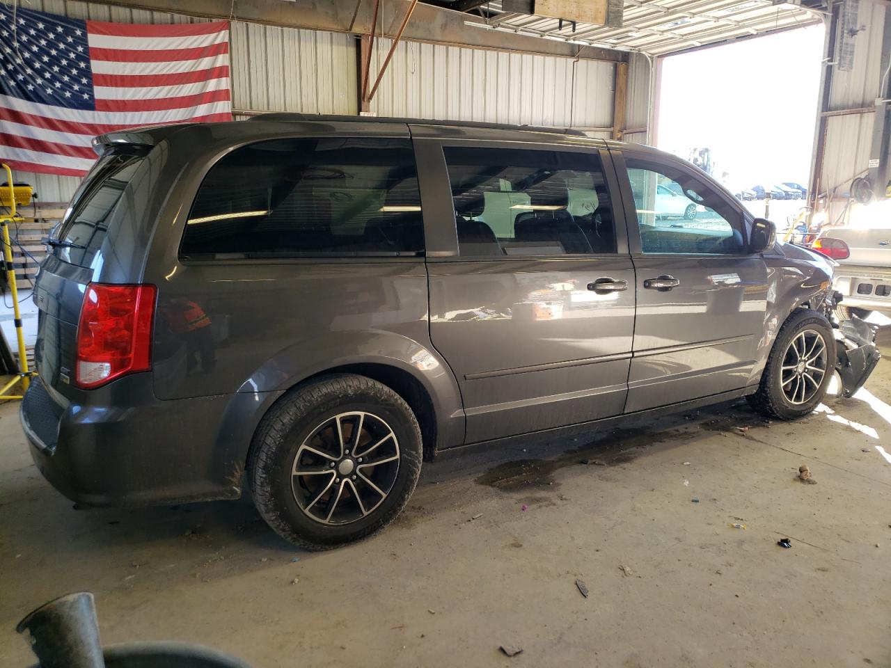 Photo 2 VIN: 2C4RDGEG3HR562230 - DODGE CARAVAN 