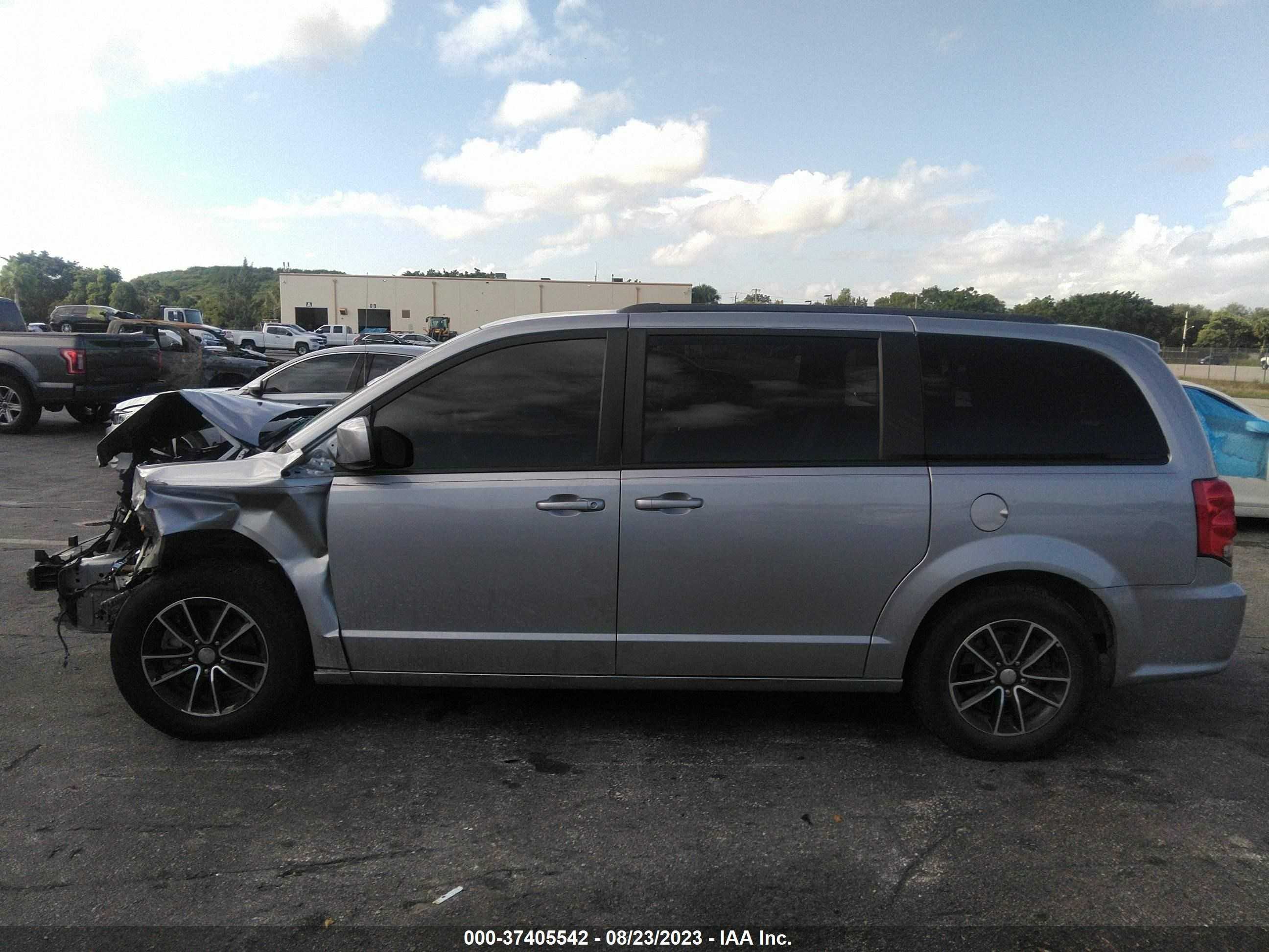 Photo 13 VIN: 2C4RDGEG3JR202283 - DODGE CARAVAN 