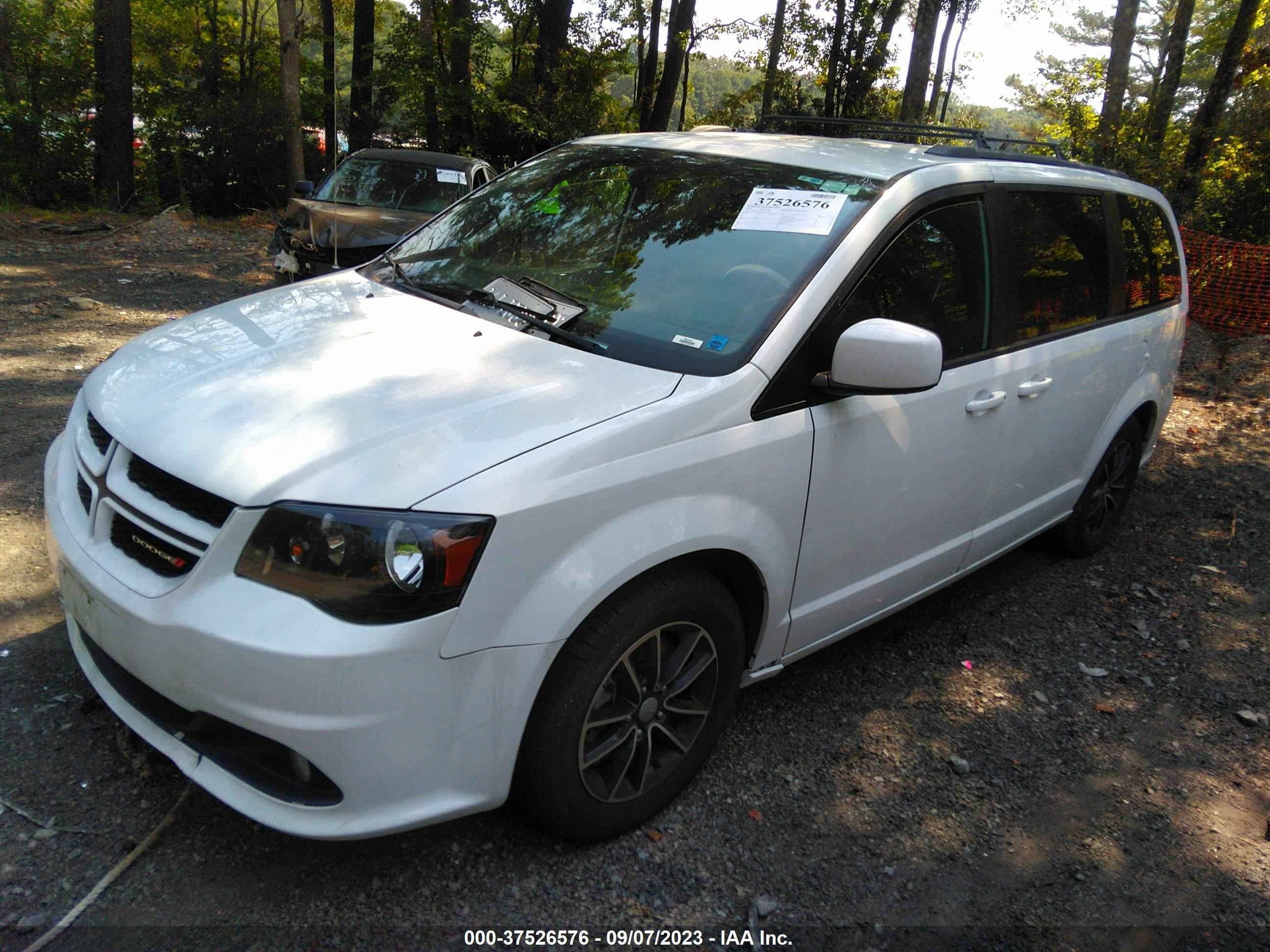 Photo 1 VIN: 2C4RDGEG3JR343421 - DODGE CARAVAN 