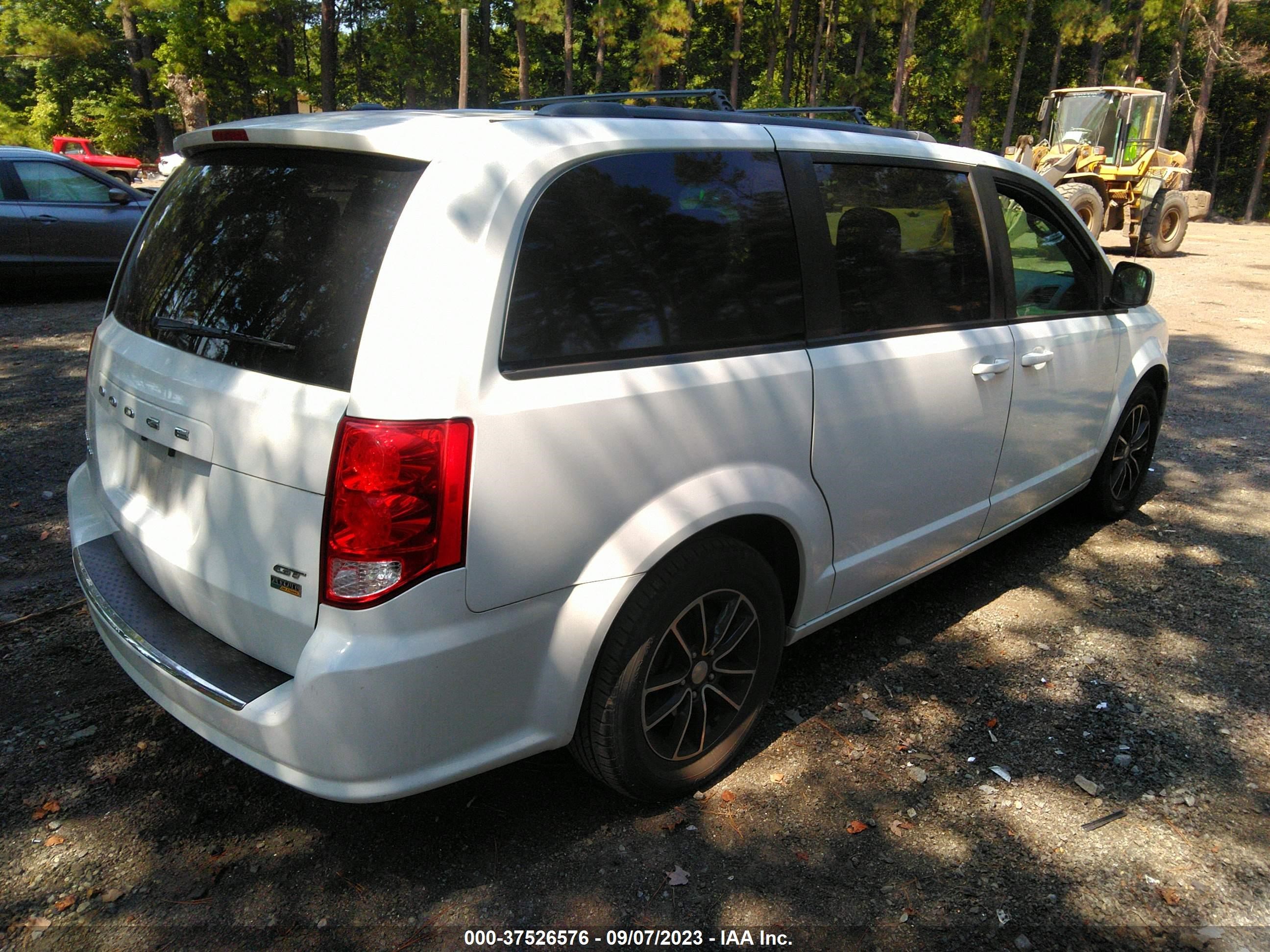 Photo 3 VIN: 2C4RDGEG3JR343421 - DODGE CARAVAN 